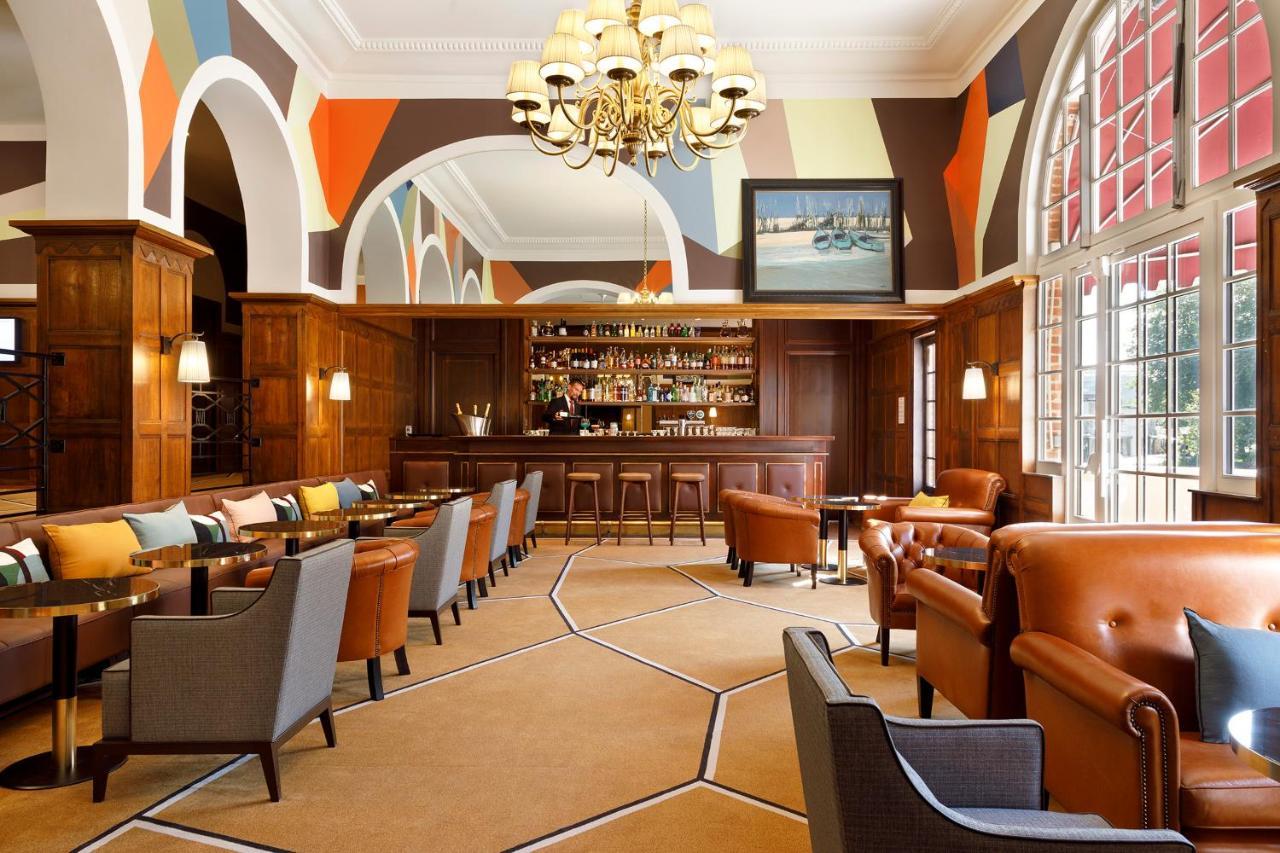 Hotel Barrire Le Westminster Le Touquet Luaran gambar The Long Bar at Raffles Singapore