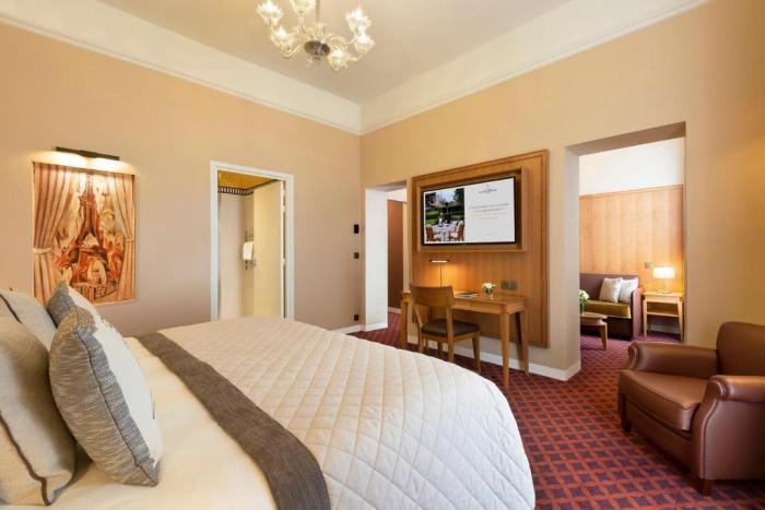 Hotel Barrire Le Westminster Le Touquet Bilik gambar A suite at the hotel